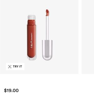 r.e.m. beauty Essential Drip Glossy Balm in
Hocus Cocoa